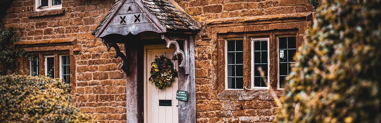 Photo of the holiday cottage by Liv Cashman on Unsplash